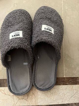 Pantuflas grises para hombre