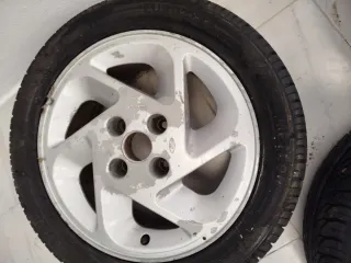 Llantas Ford Escort RS Turbo con neumático
