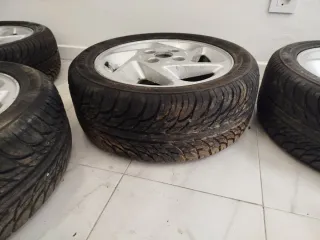 Llantas Ford Escort RS Turbo con neumático
