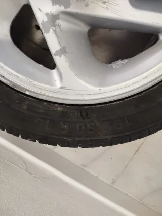 Llantas Ford Escort RS Turbo con neumático