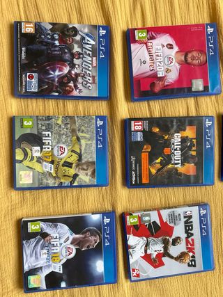 Sony PS4 slim Negra  con mandos y juegos