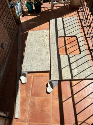 Encimera de granito + copete (recoger antes 17Abr)