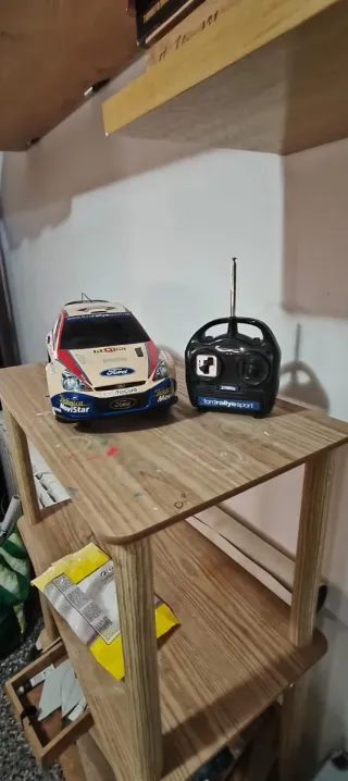 Coche teledirigido Ford Focus Movistar