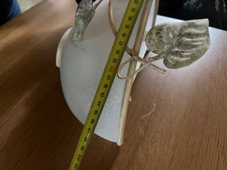 Lámpara de pared dorada y blanca