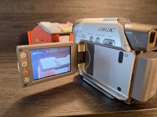 Videocámara Handycam Sony DCR-HC22E MiniDV Plata