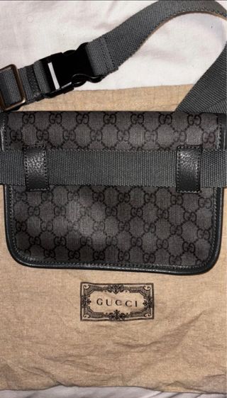 Riñonera Gucci GG Supreme Negra Marrón como nueva