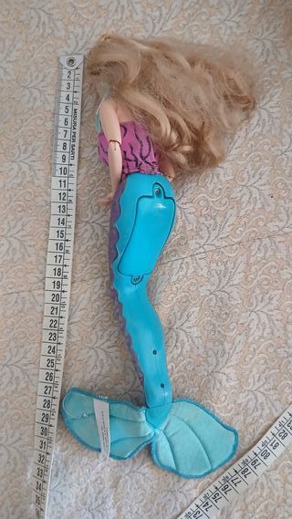 Sirena bambola con coda blu e viola