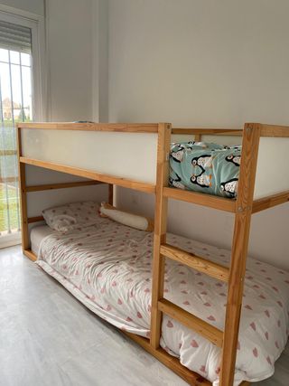 Cama alta infantil IKEA KURA reversible