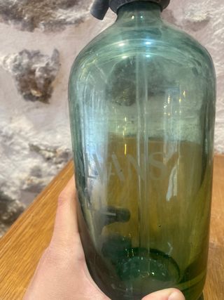 Sifón antiguo de vidrio verde