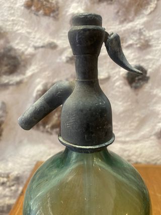 Sifón antiguo de vidrio verde