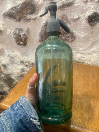 Sifón antiguo de vidrio verde