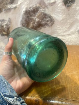 Sifón antiguo de vidrio verde