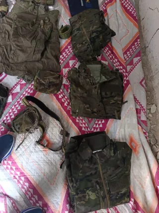 Ropa y equipo militar