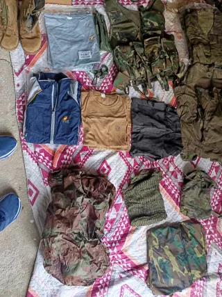 Ropa y equipo militar