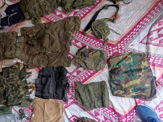 Ropa y equipo militar