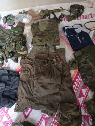 Ropa y equipo militar