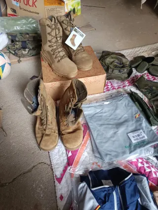 Ropa y equipo militar