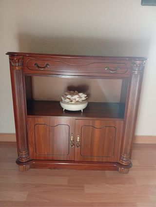 Mueble TV madera estilo clásico