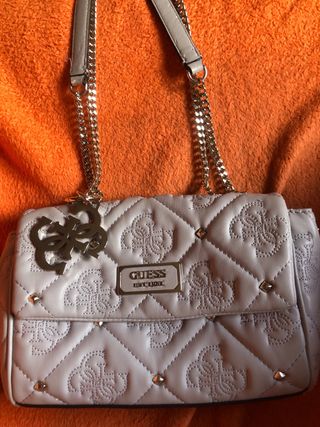 Bolso Guess Gris Claro con dibujo acolchado
