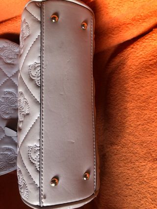 Bolso Guess Gris Claro con dibujo acolchado