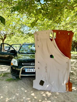 tapiza el techo caído del coche, puertas y pilares