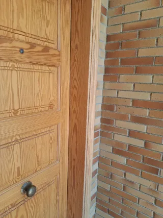 Puerta de calle de madera
