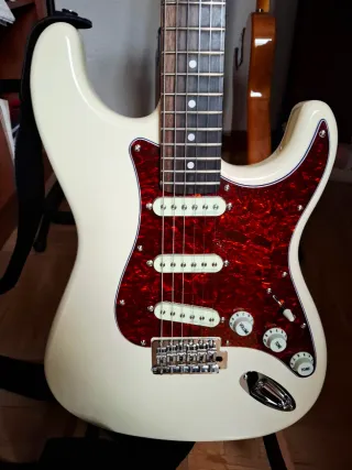 Guitarra Eléctrica Vintage V60 Stratocaster White