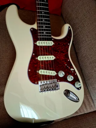 Guitarra Eléctrica Vintage V60 Stratocaster White