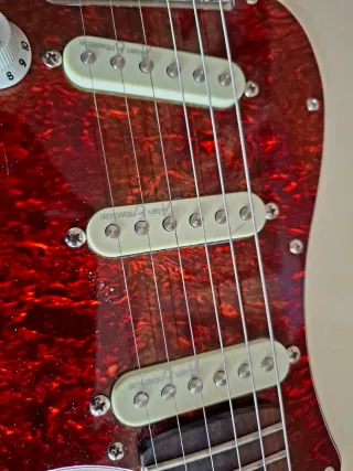 Guitarra Eléctrica Vintage V60 Stratocaster White