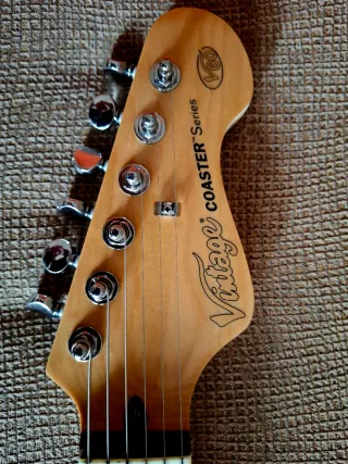 Guitarra Eléctrica Vintage V60 Stratocaster White