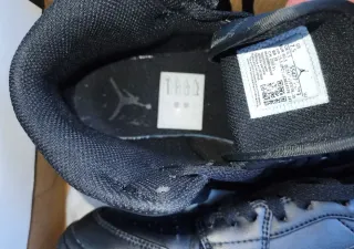 Nike Jordan 1 Mid Negro