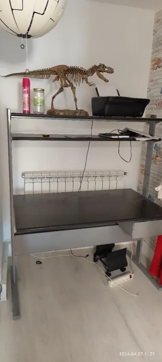 Escritorio wengué metal y madera