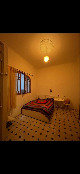 Habitación en piso compartido  - solo chicos