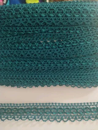 Punta de encaje color verde petroleo