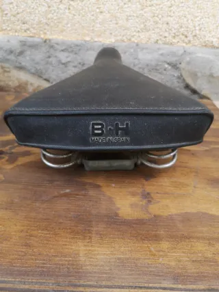 3 Sillines Antiguos de Bicicleta