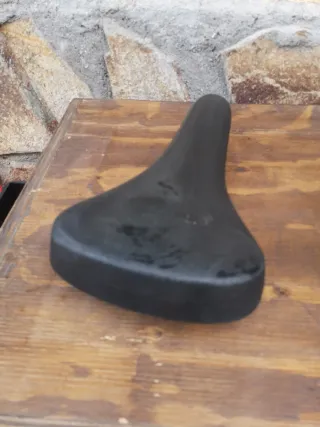 3 Sillines Antiguos de Bicicleta