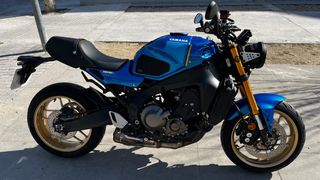 Yamaha XSR 900 azul