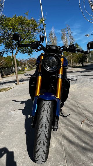 Yamaha XSR 900 azul