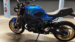 Yamaha XSR 900 azul