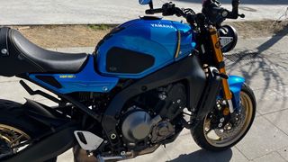Yamaha XSR 900 azul