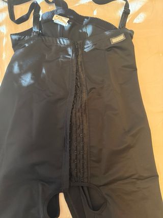 Faja VOE  negra talla S y beige talla XS,