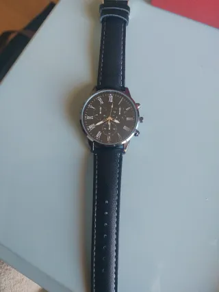 SIN ESTRENAR..LOTE RELOJ Y 3 PIEZAS