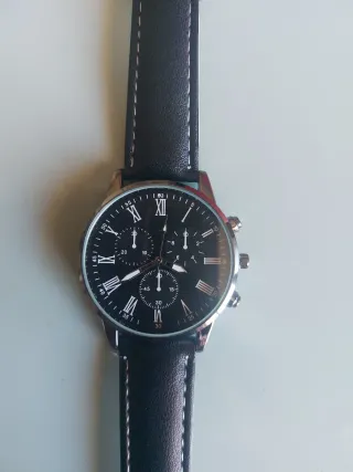 SIN ESTRENAR..LOTE RELOJ Y 3 PIEZAS