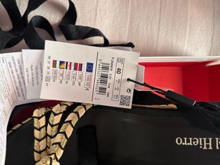 Sandalias cuña Pedro del Hierro negras y doradas