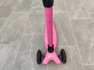 Patinete Immek 3 ruedas rosa.