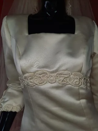 Vestido de Novia con Velo Bordado