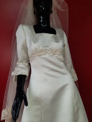 Vestido de Novia con Velo Bordado