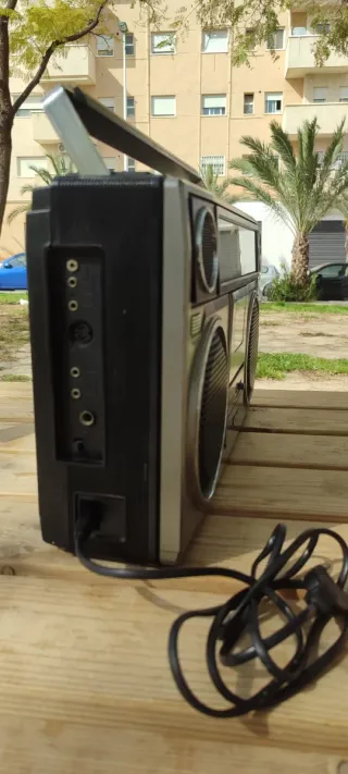 Sanyo 9930 K Boombox Radio Cassette