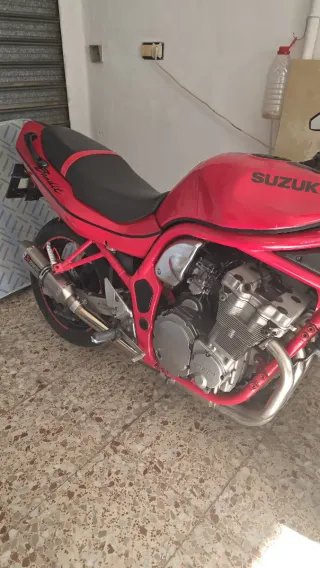 Suzuki Bandit 600cc Roja