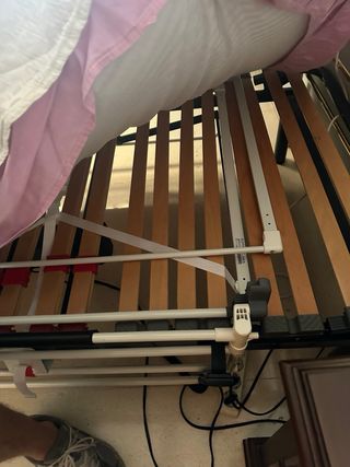 Cama articulada de metal